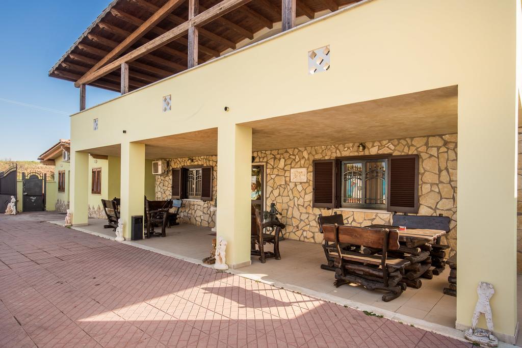 Villa Gengi Ардеа Екстериор снимка